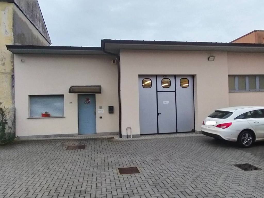 negozio in affitto a Cassano Magnago