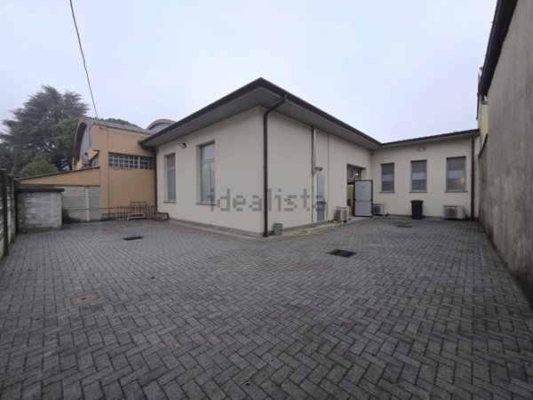 locale commerciale in affitto a Cassano Magnago