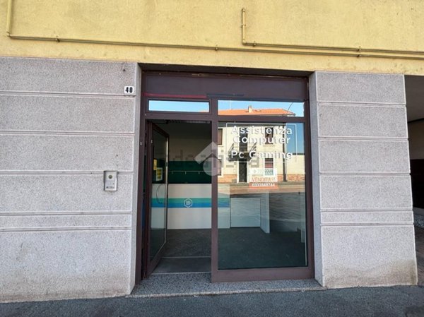 locale commerciale in affitto a Castellanza