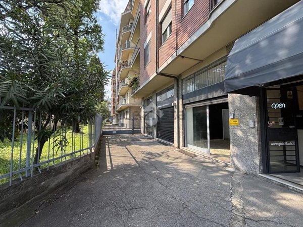 locale commerciale in affitto a Castellanza