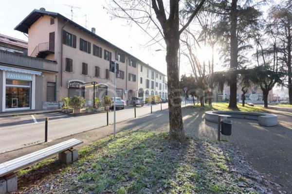 negozio in affitto a Castellanza in zona Castegnate