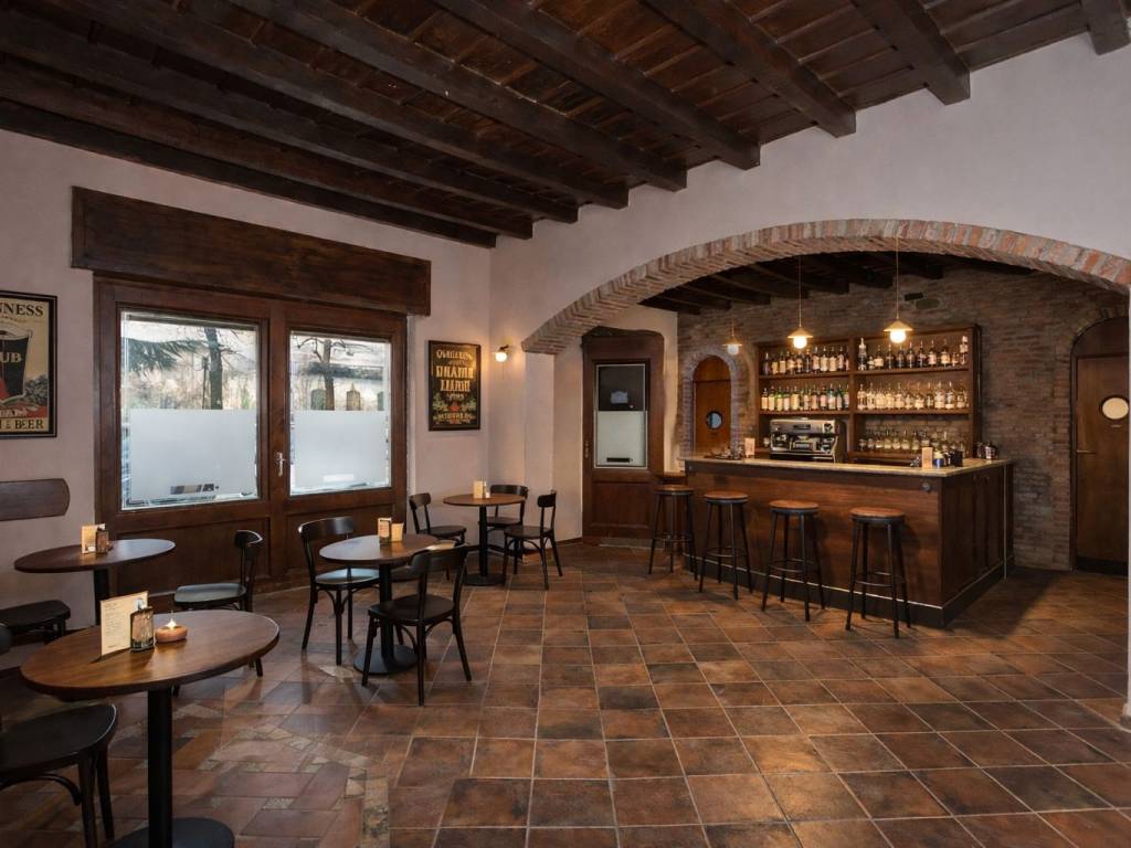 negozio in affitto a Castellanza in zona Castegnate