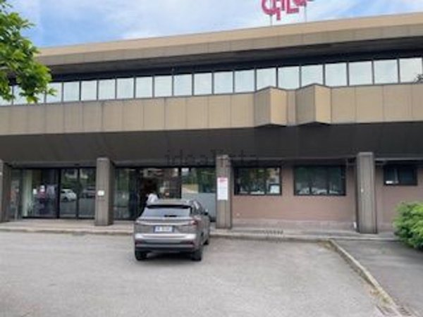 locale commerciale in affitto a Castellanza