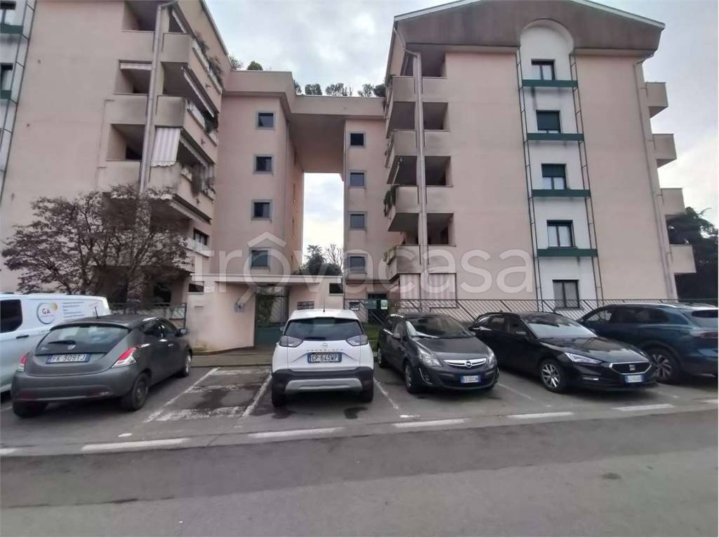 appartamento in affitto a Castellanza in zona Castegnate
