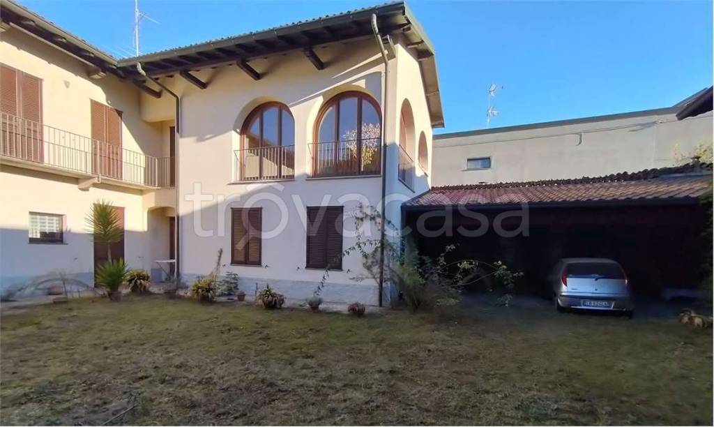 casa indipendente in affitto a Castellanza in zona Castegnate