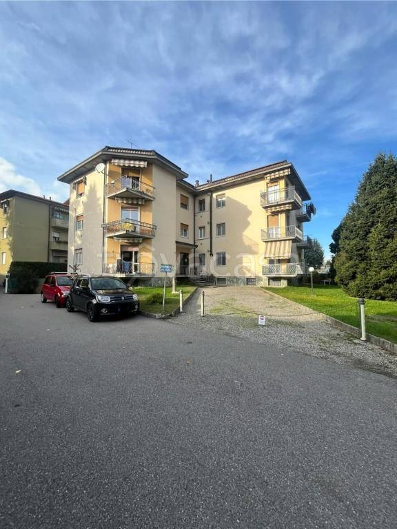 appartamento in affitto a Castronno in zona Cascine Maggio