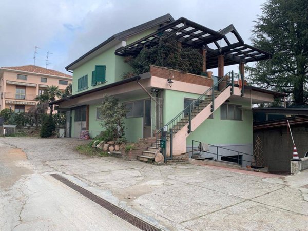 locale commerciale in affitto a Castronno