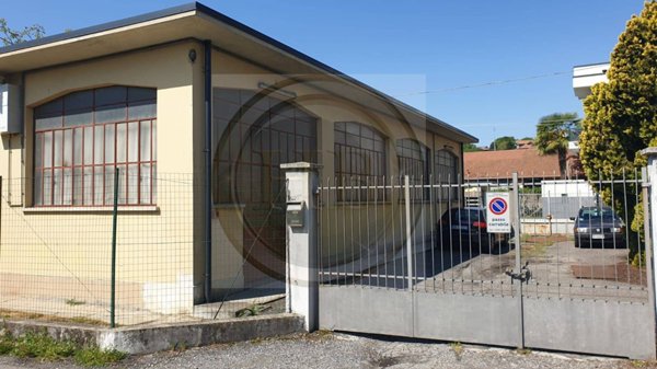 capannone in affitto a Cavaria con Premezzo