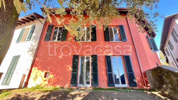 appartamento in affitto a Cazzago Brabbia