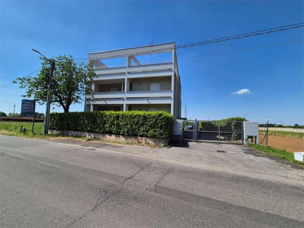 appartamento in affitto a Cislago in zona Massina