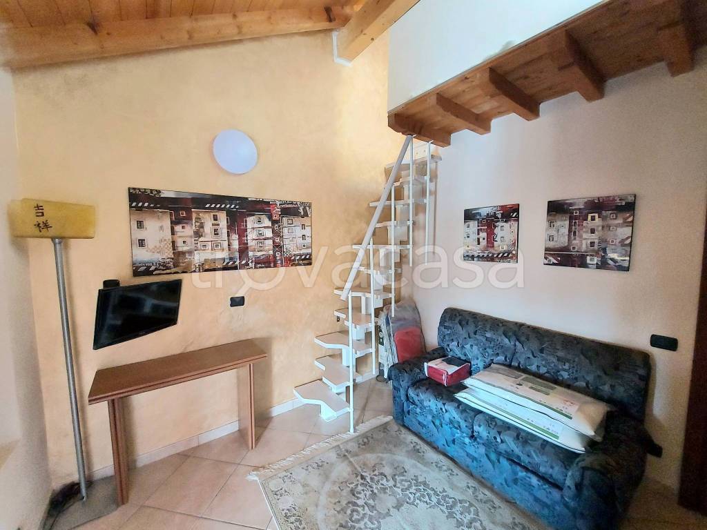 appartamento in affitto a Cislago in zona Massina