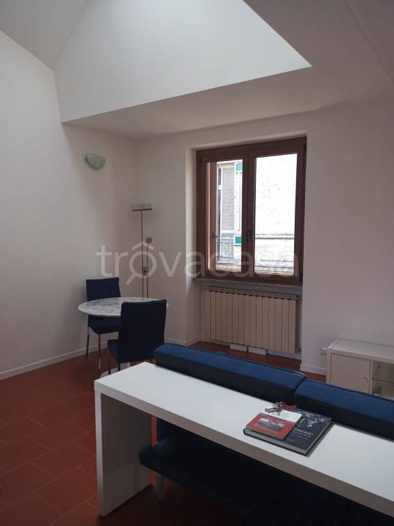 appartamento in affitto a Comerio