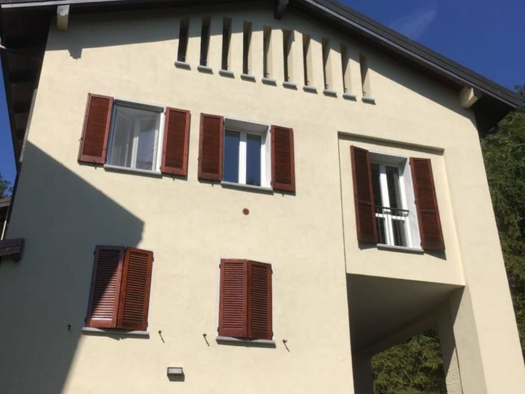 casa indipendente in affitto a Comerio