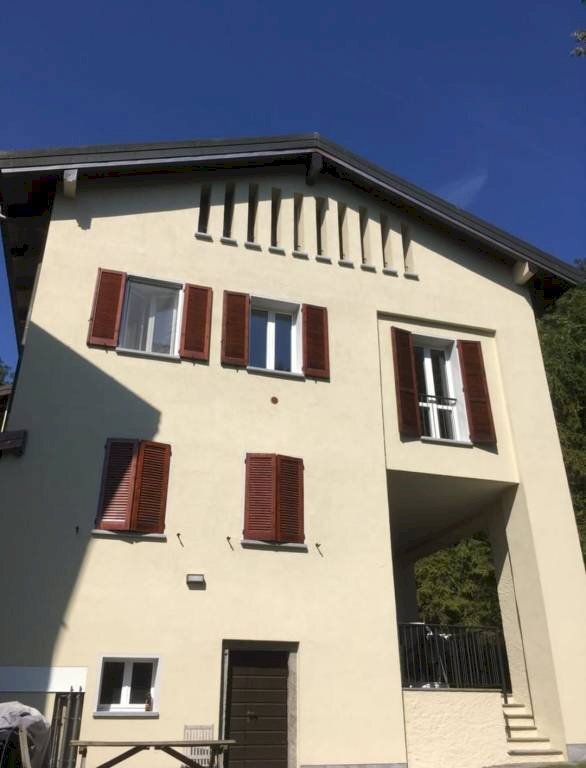 appartamento in affitto a Comerio