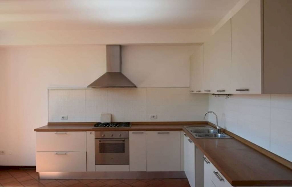 appartamento in affitto a Comerio