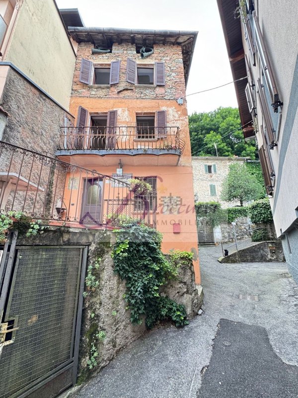 appartamento in affitto a Cuasso al Monte in zona Cuasso al Lago