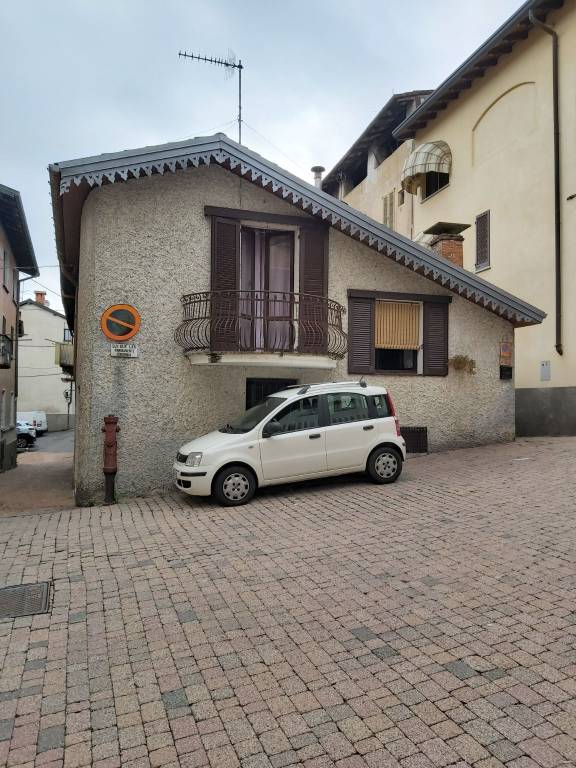 casa indipendente in affitto a Cuasso al Monte in zona Cavagnano