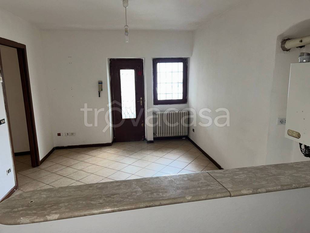 appartamento in affitto a Cunardo