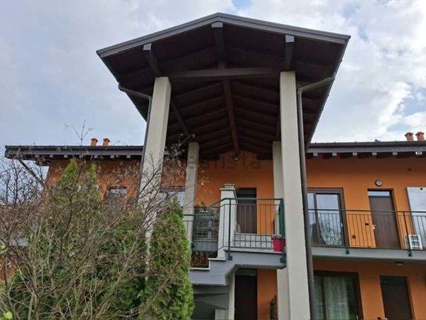 appartamento in affitto a Daverio in zona Dobbiate