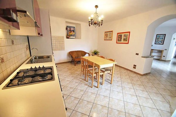 appartamento in affitto a Dumenza in zona Runo