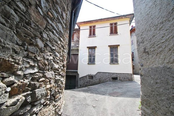 appartamento in affitto a Dumenza in zona Due Cossani