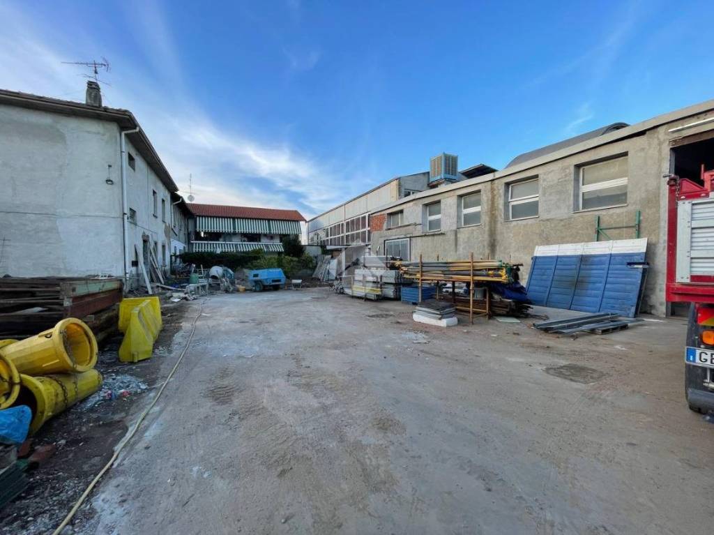 locale commerciale in affitto a Fagnano Olona