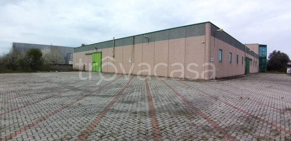 locale commerciale in affitto a Fagnano Olona