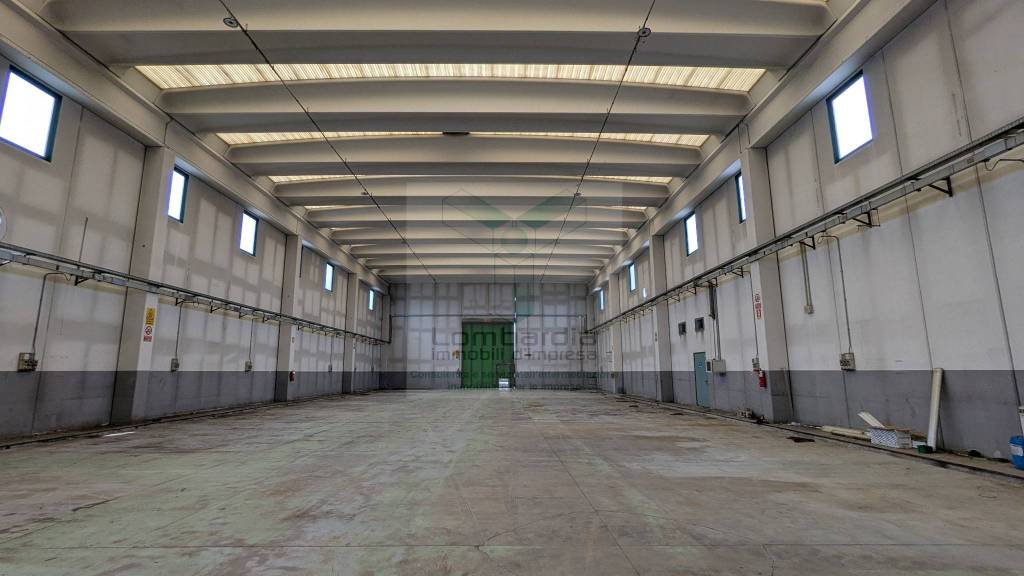 locale commerciale in affitto a Fagnano Olona