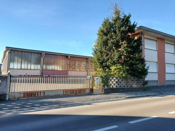 capannone in affitto a Ferno