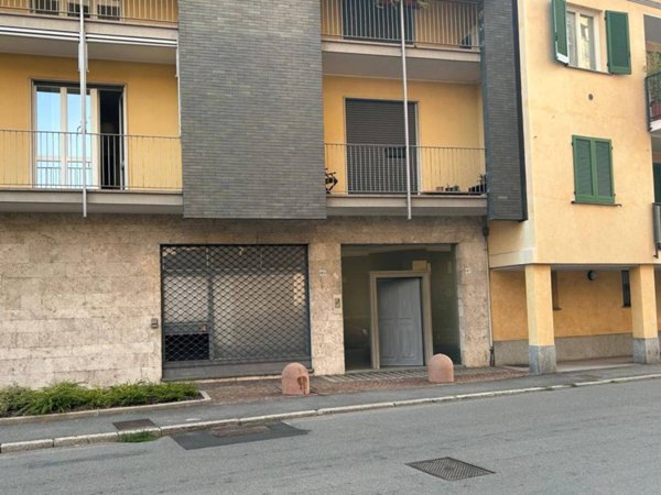 negozio in affitto a Ferno