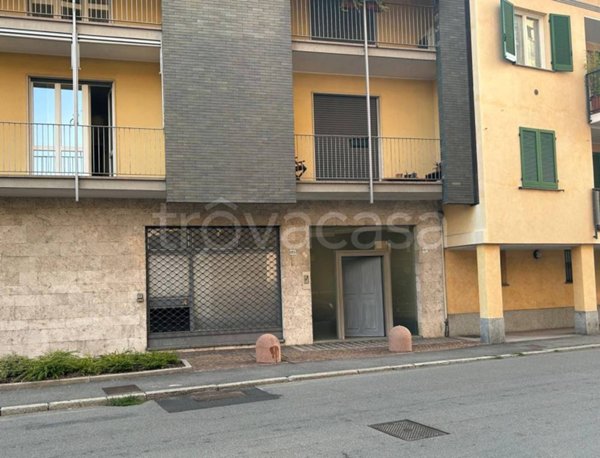 negozio in affitto a Ferno