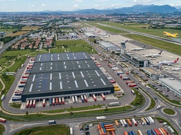 locale commerciale in affitto a Ferno in zona San Macario