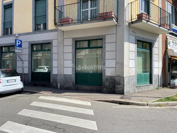 locale commerciale in affitto a Gallarate