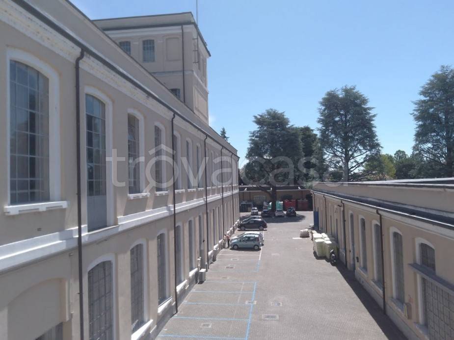 negozio in affitto a Gallarate in zona Cascinetta