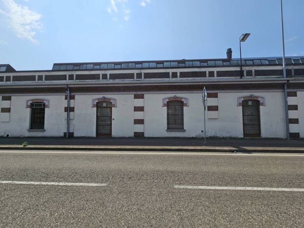 locale commerciale in affitto a Gallarate in zona Madonna in Campagna