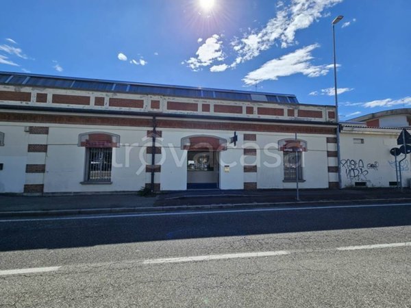negozio in affitto a Gallarate in zona Arnate