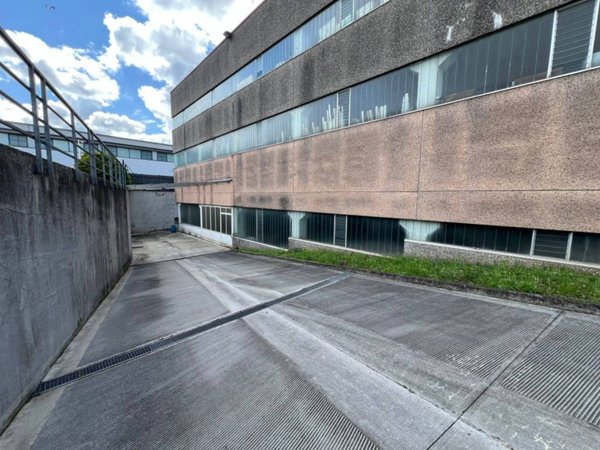 capannone in affitto a Gallarate in zona Sciarè