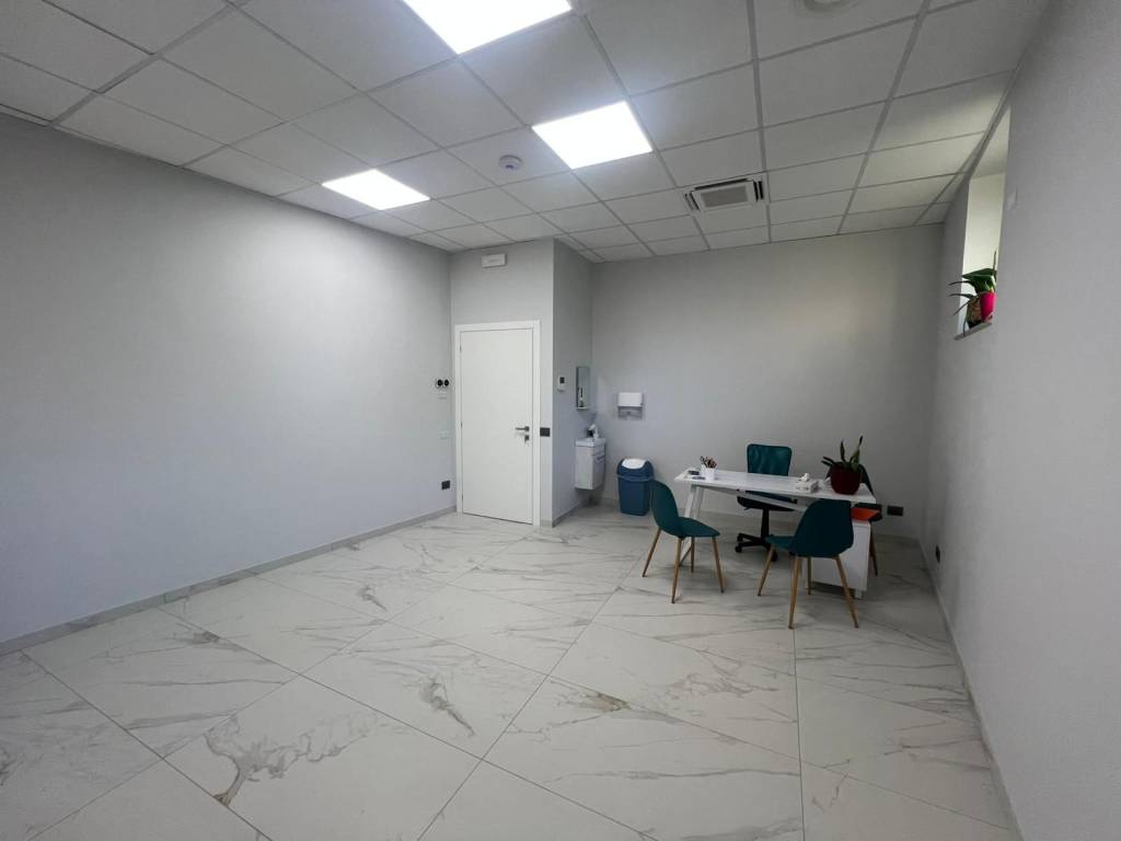 ufficio in affitto a Gallarate in zona Madonna in Campagna