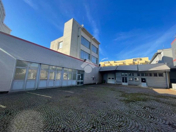 locale commerciale in affitto a Gallarate in zona Moriggia