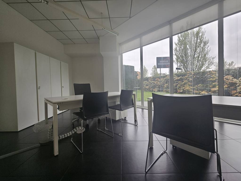 ufficio in affitto a Gallarate in zona Sciarè