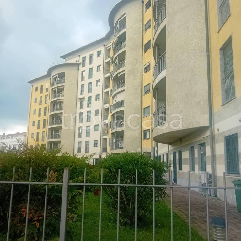 appartamento in affitto a Gallarate in zona Arnate