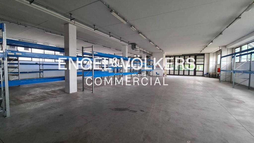 locale commerciale in affitto a Gallarate