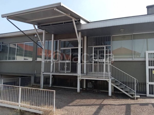 locale commerciale in affitto a Gallarate in zona Cascinetta