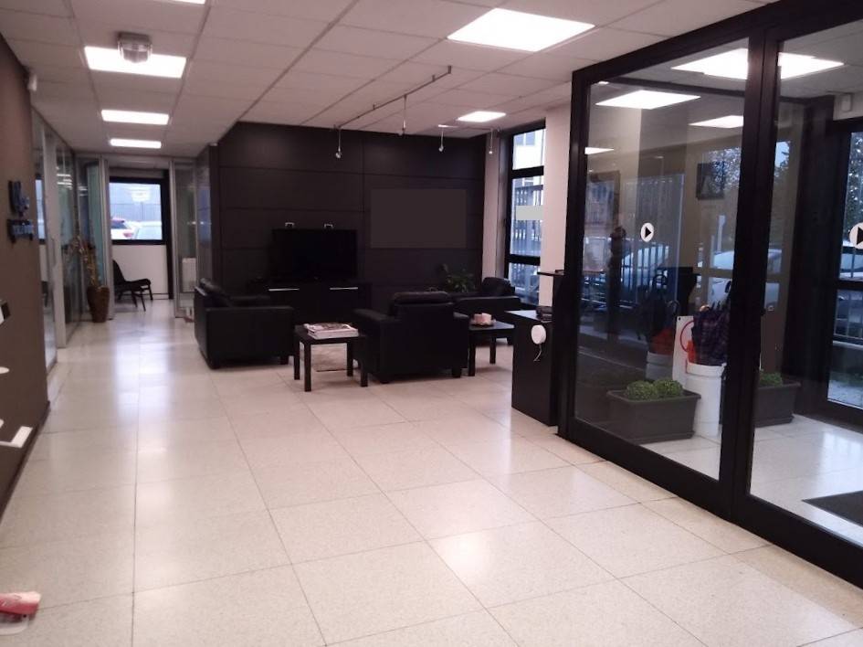 ufficio in affitto a Gallarate in zona Sciarè