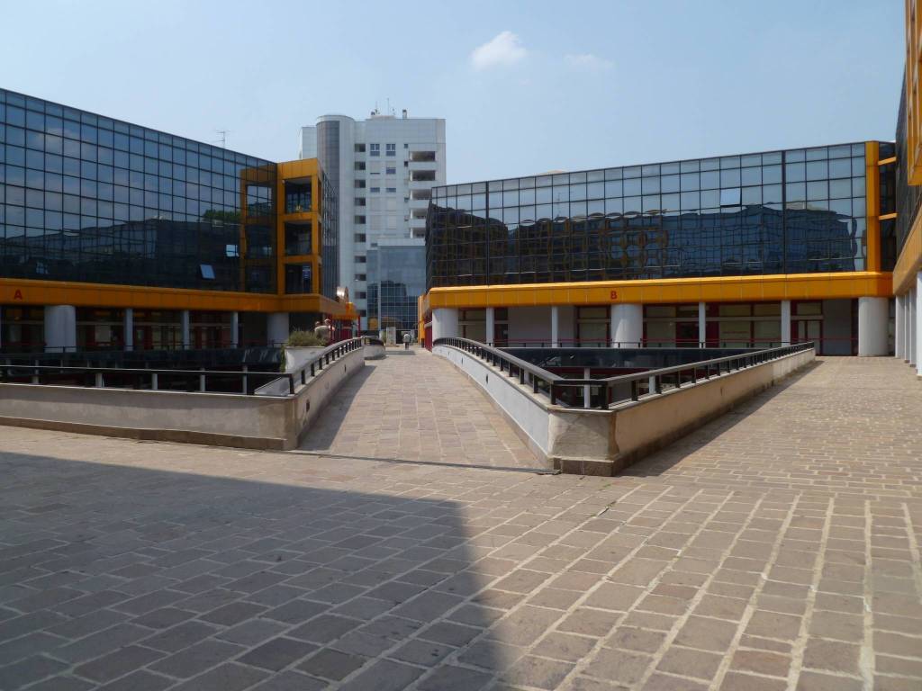 negozio in affitto a Gallarate in zona Cascinetta