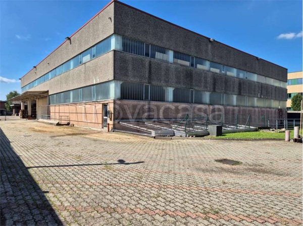 locale commerciale in affitto a Gallarate in zona Sciarè
