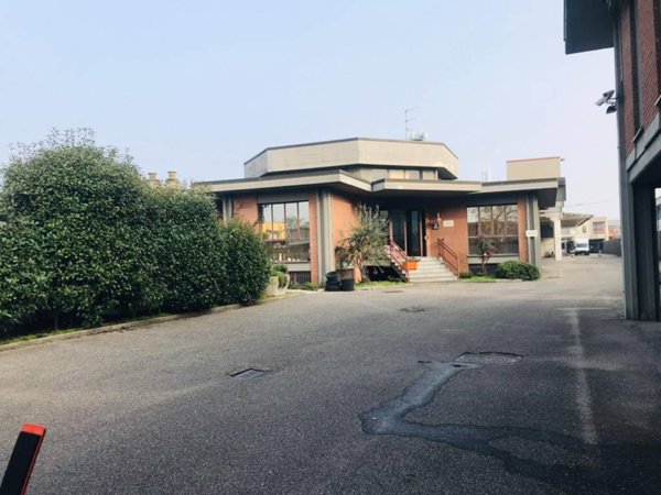 ufficio in affitto a Gallarate in zona Sciarè