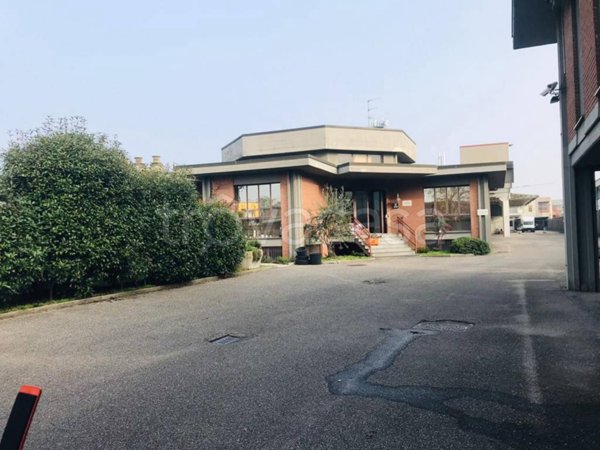 ufficio in affitto a Gallarate in zona Sciarè