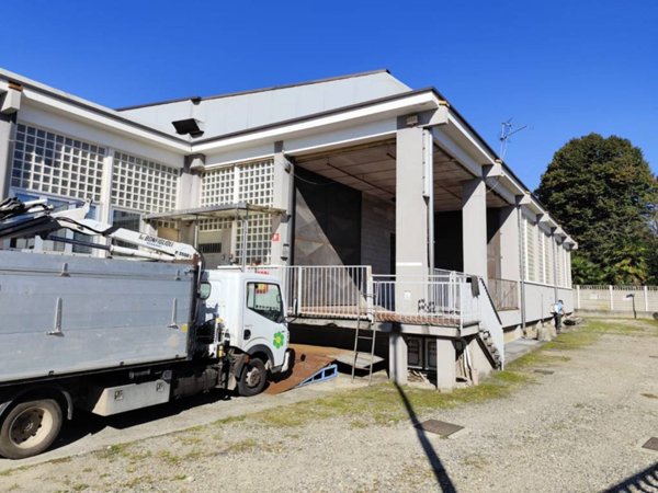 locale commerciale in affitto a Gallarate in zona Cascinetta