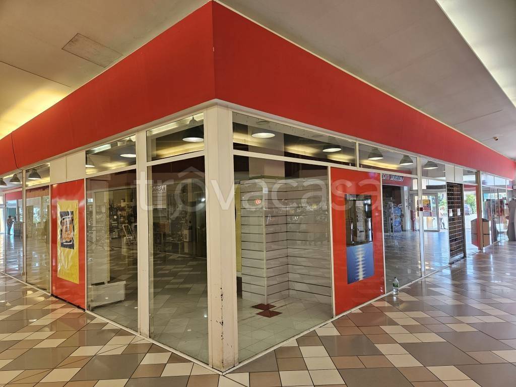 negozio in affitto a Gallarate